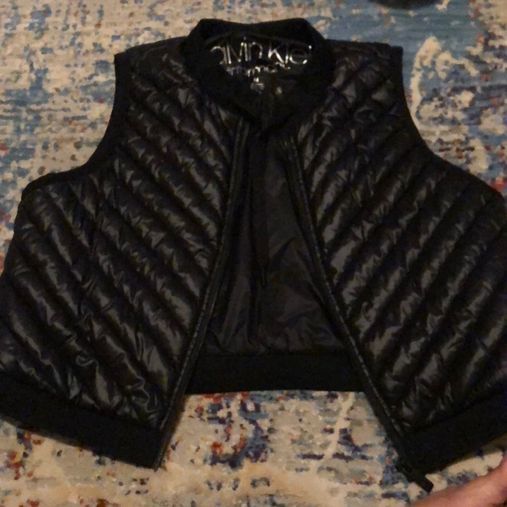 Calvin Klein performance bubble vest with draw string collar medium women’s